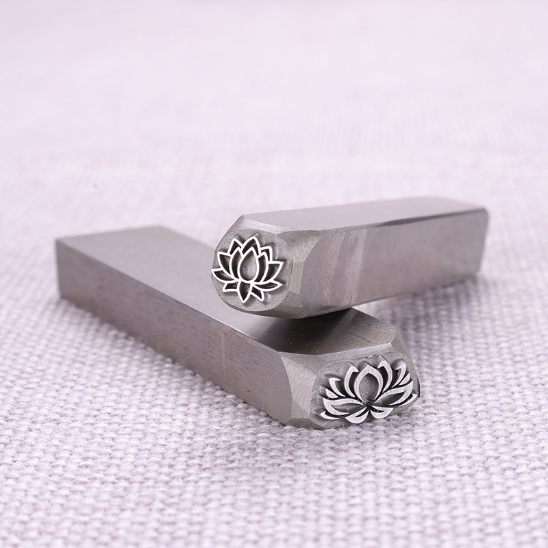 Lotus Flower Design Metal Stam - Leatherwork Flowers recensione e prezzo