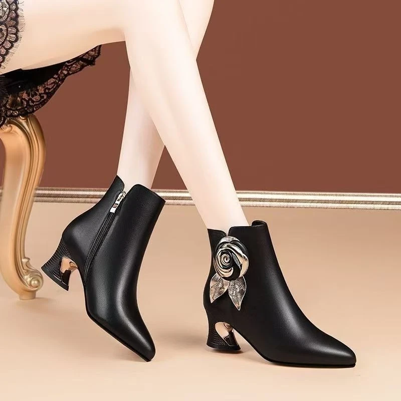Autumn Winter Booties Leather  - Leatherwork Flowers recensione e prezzo
