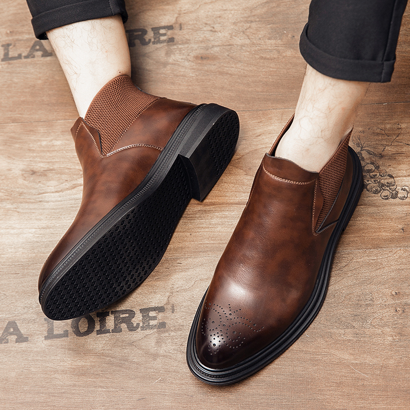 High-top leather shoes are ver - Leather Work Boots recensione e prezzo
