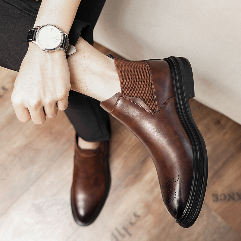 High-top leather shoes are ver - Leather Work Boots recensione e prezzo