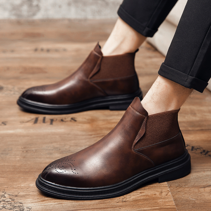 High-top leather shoes are ver - Leather Work Boots recensione e prezzo