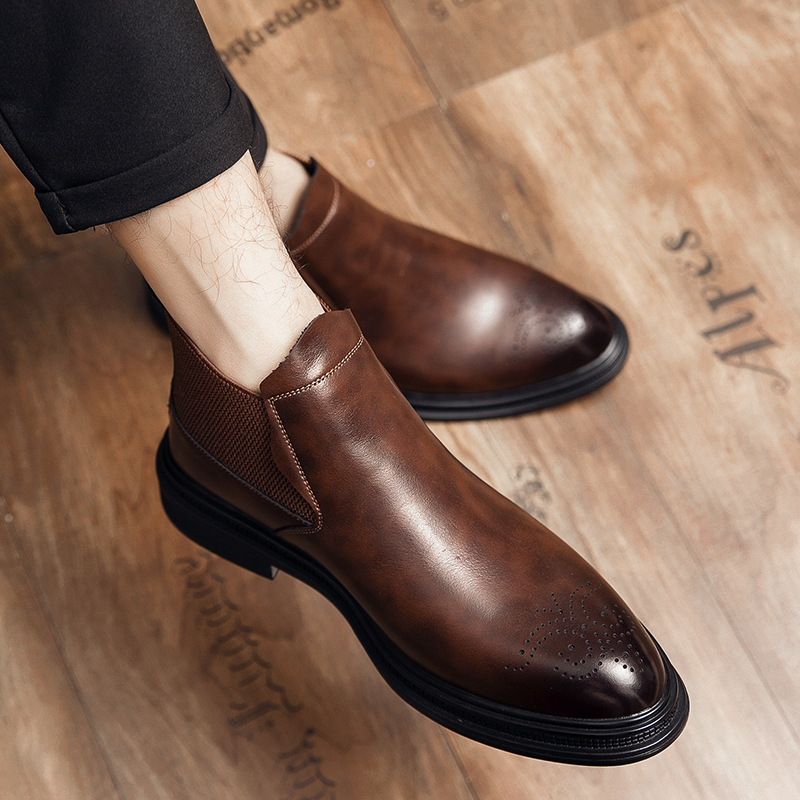 High-top leather shoes are ver - Leather Work Boots recensione e prezzo