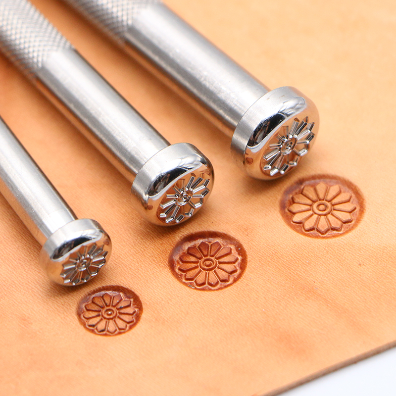 Flower Center Pattern J301  Le - Leatherwork Flowers recensione e prezzo
